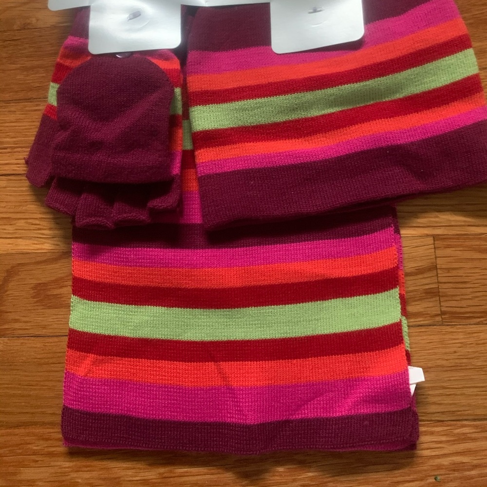 Beanie, gloves, & scarf 3 piece No Boundaries set